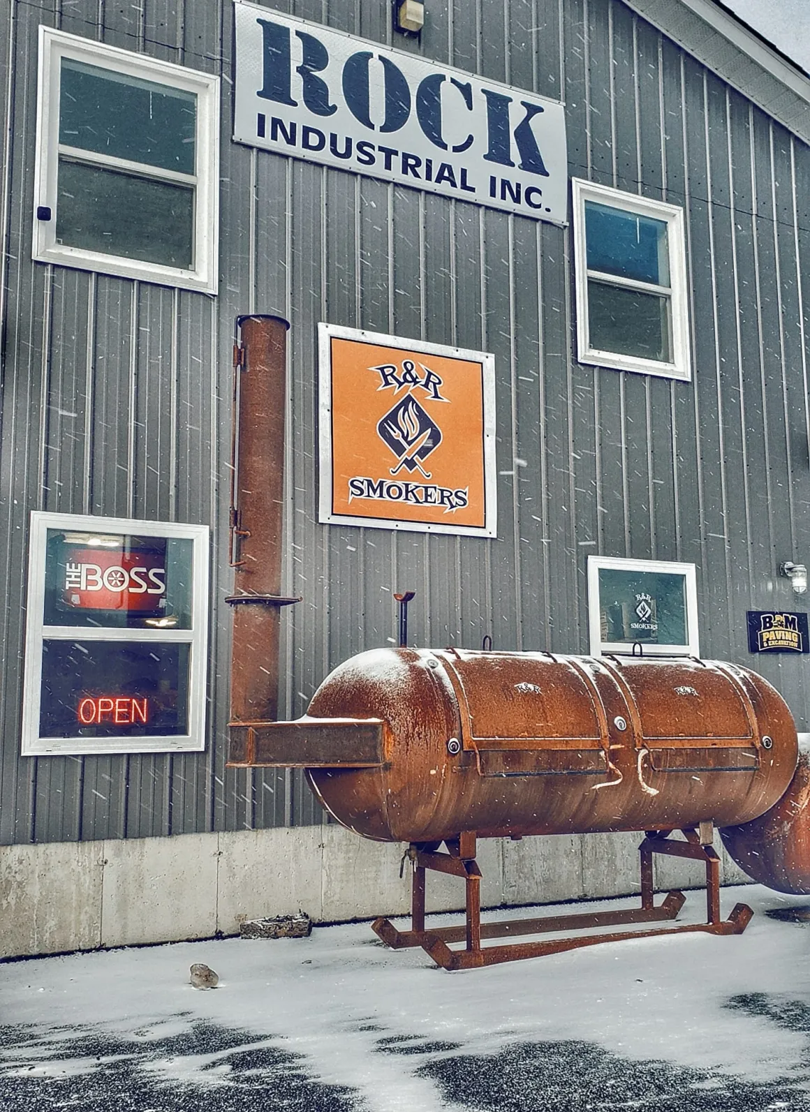 R&R Smokers shop in Quispamsis, NB